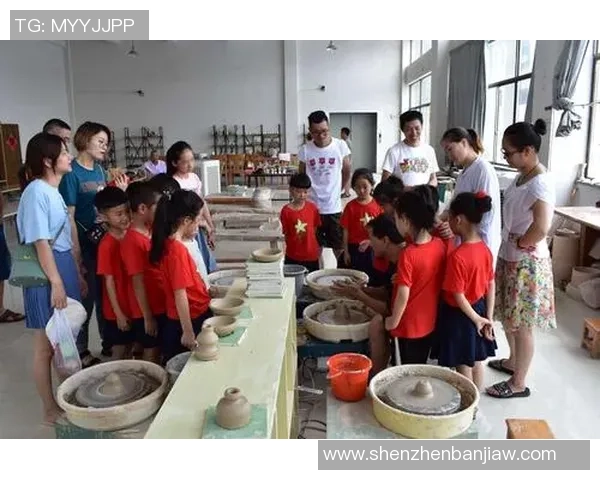 模仿足球明星庆祝手势的魅力与技巧解析让你成为球场上的焦点