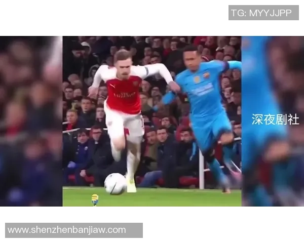 足球明星精彩瞬间踩球车挑战视频引发热议与欢笑