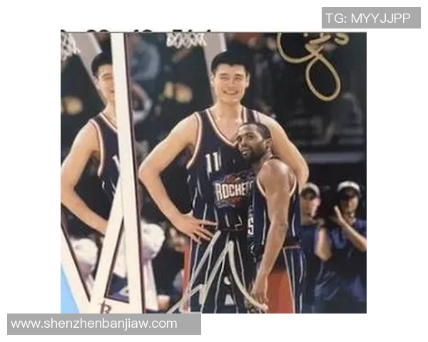 姚明与足球明星同框合影展现体育巨星风采与友谊的精彩瞬间 姚明与足球明星同框合影展现体育巨星风采与友谊的精彩瞬间